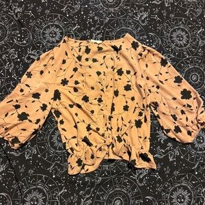 🌺Peach floral tie-front blouse🌺